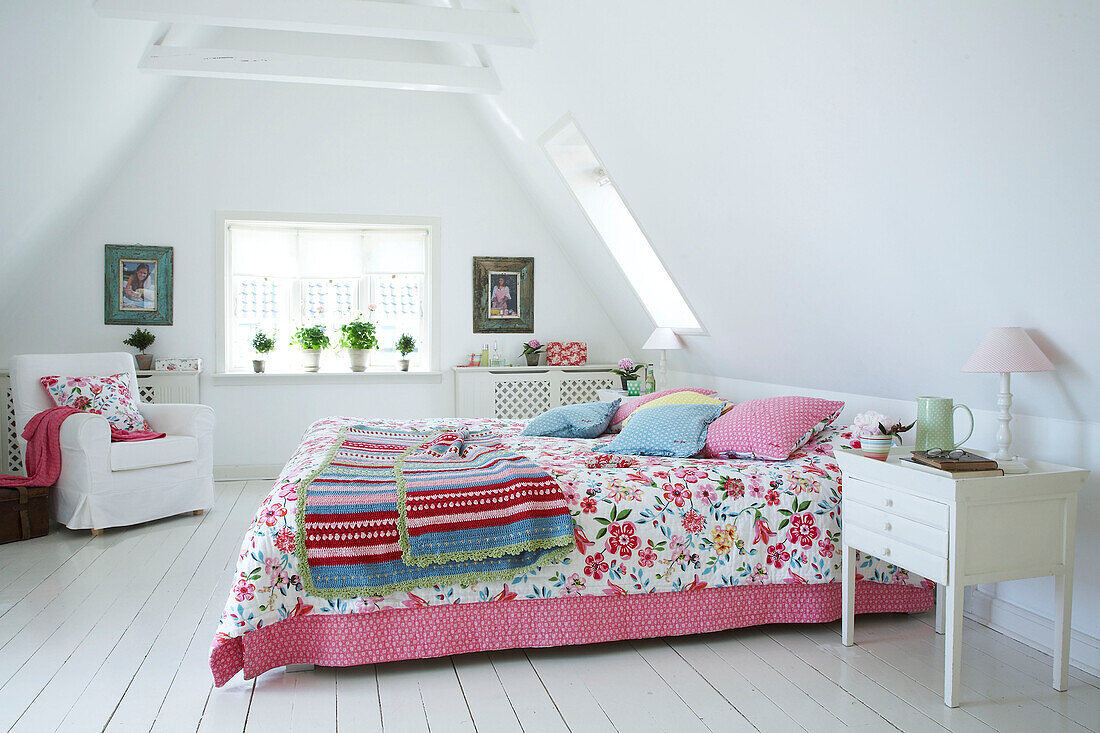 Colourful whitewashed bedroom