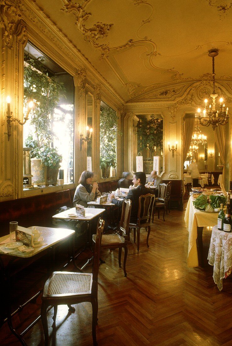 Innenansicht des Café Platti in Turin, Italien