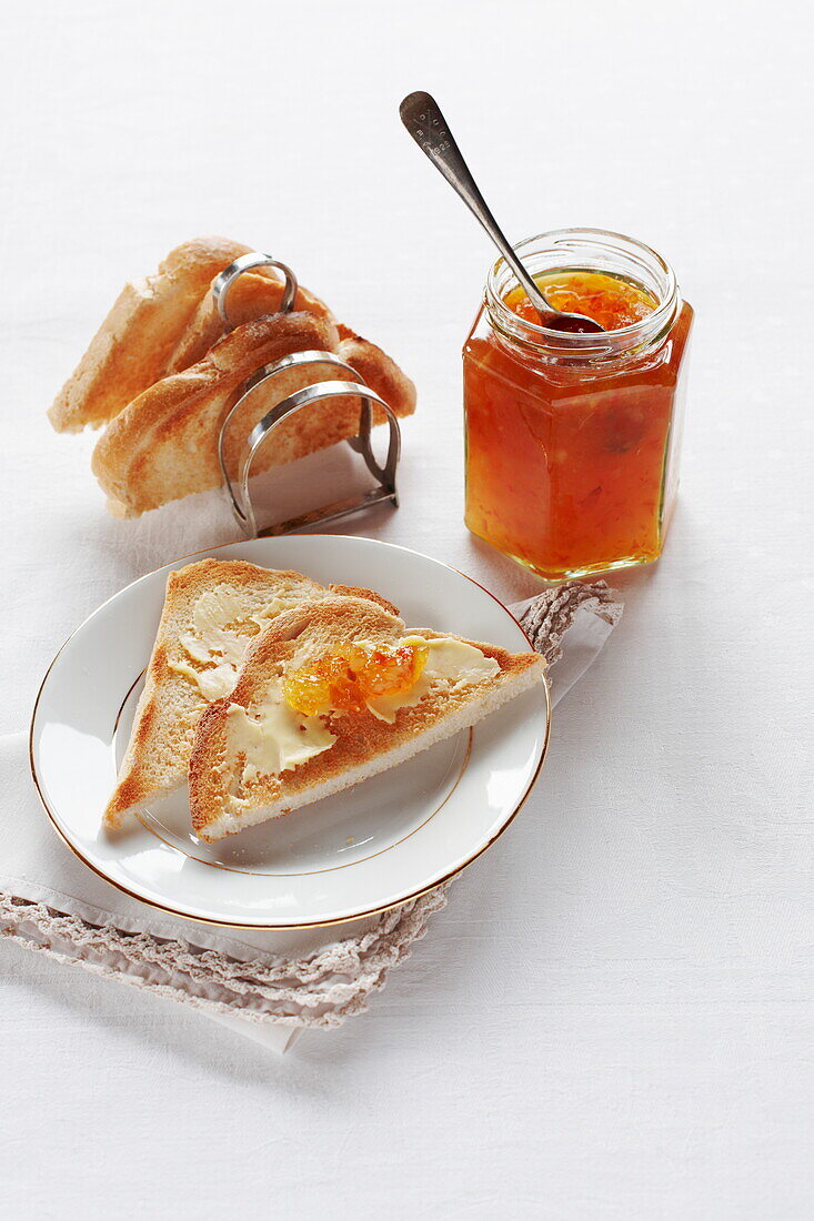 Marmelade und Toast mit einem Toastständer Southend-on-sea, Essex, England, UK