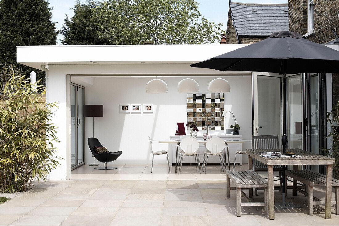 Garden extension of London home