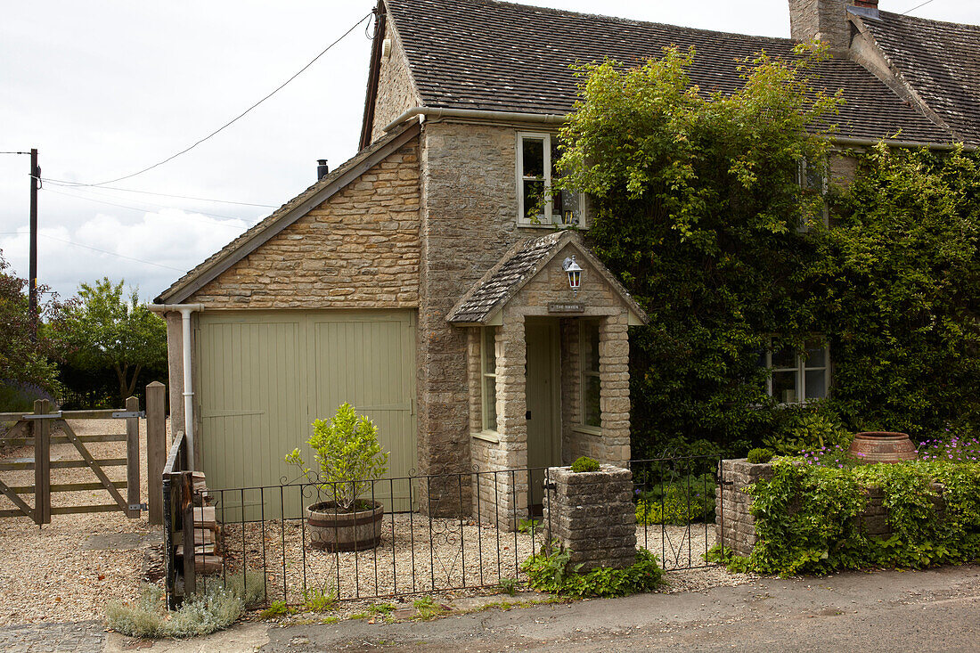 Außenansicht des Hauses Sone in Coombe, England, UK