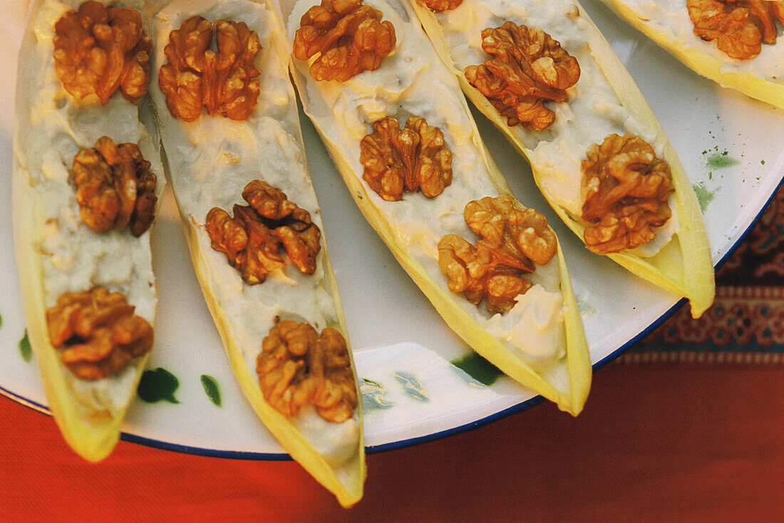 Chicory with blue cheese and walnuts