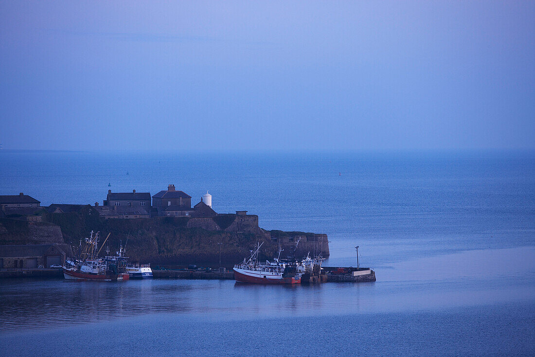 Blick auf Duncannon Fort und Hafen vom Duncannon Lighthouse in Co Wexford Irland