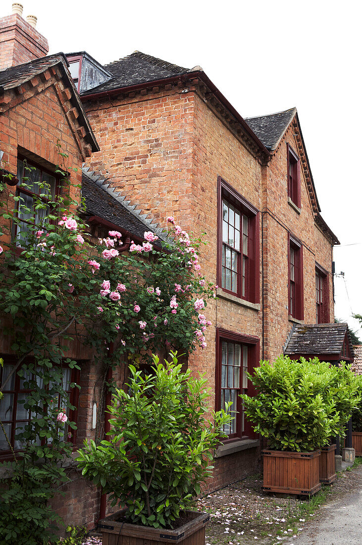 Außenansicht eines zeitgenössischen Hauses in den Malvern Hills