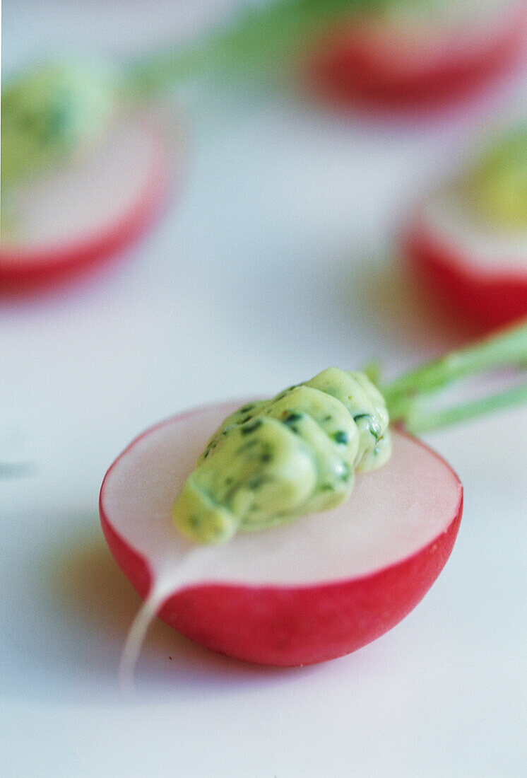 Radieschen mit Brunnenkressebutter