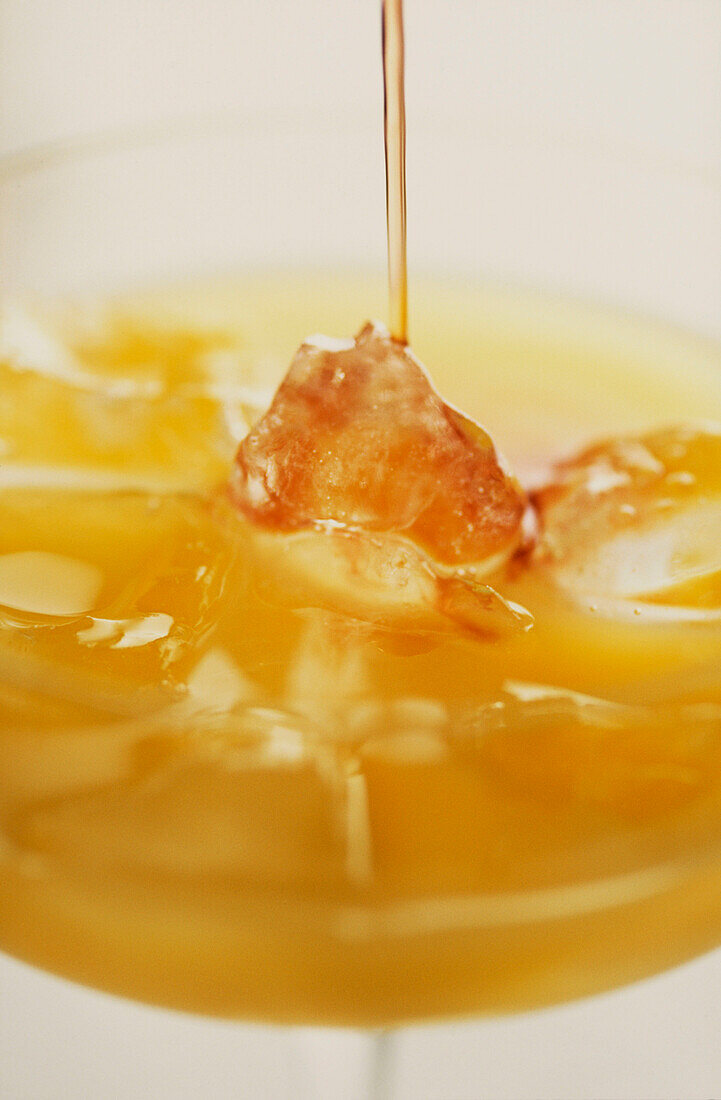 Sonniger Samba-Cocktail aus Schnaps und Orangensaft