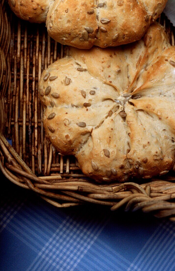 Brotkorb mit Saatenbrot