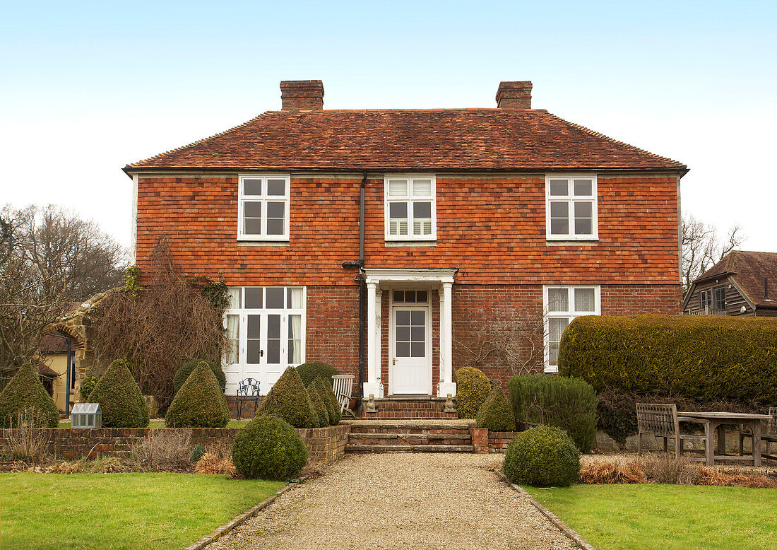 Freistehendes Einfamilienhaus mit Kiesweg in Etchingham East Sussex England UK