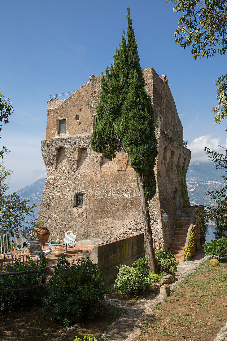 Außenfassade einer Küstenvilla an der Amalfiküste im Südwesten Italiens