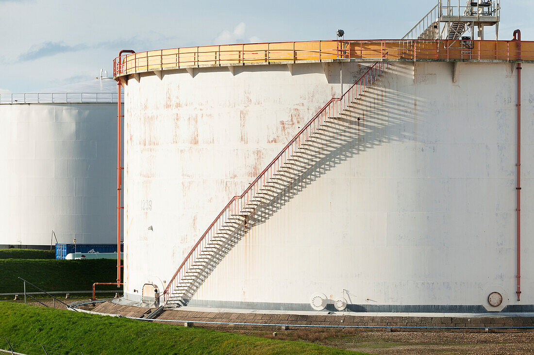 Storage tanks in the oil refinery