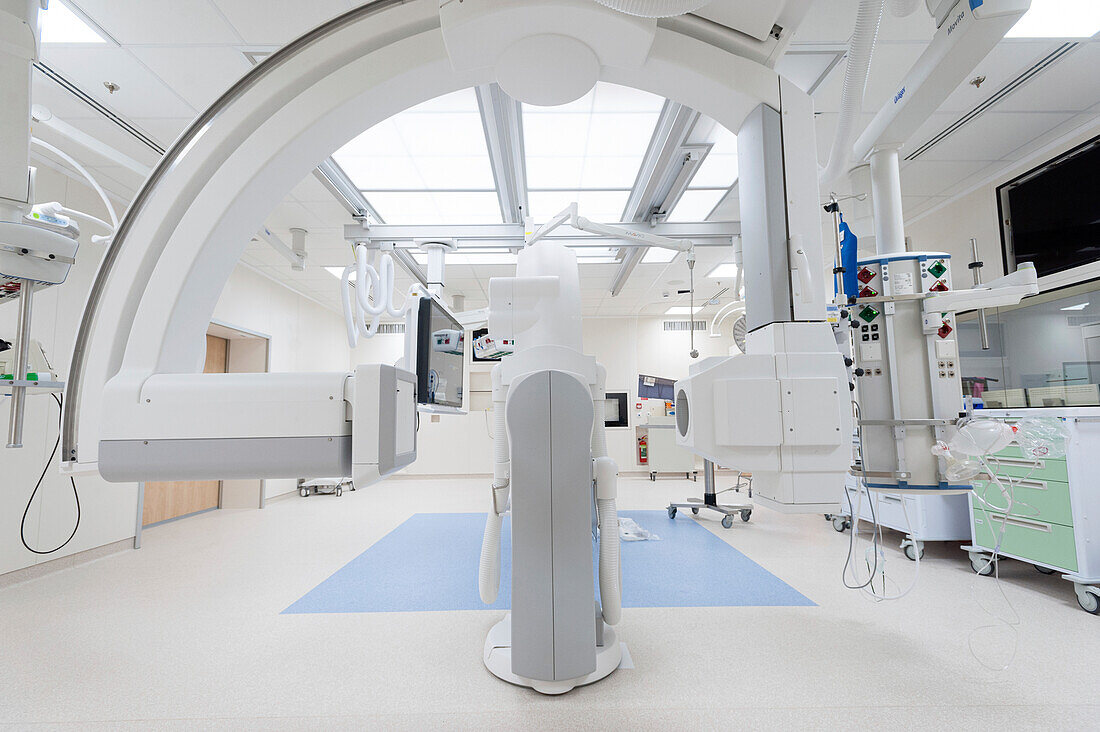 CT and X-ray equipment in a cardiac intervention room