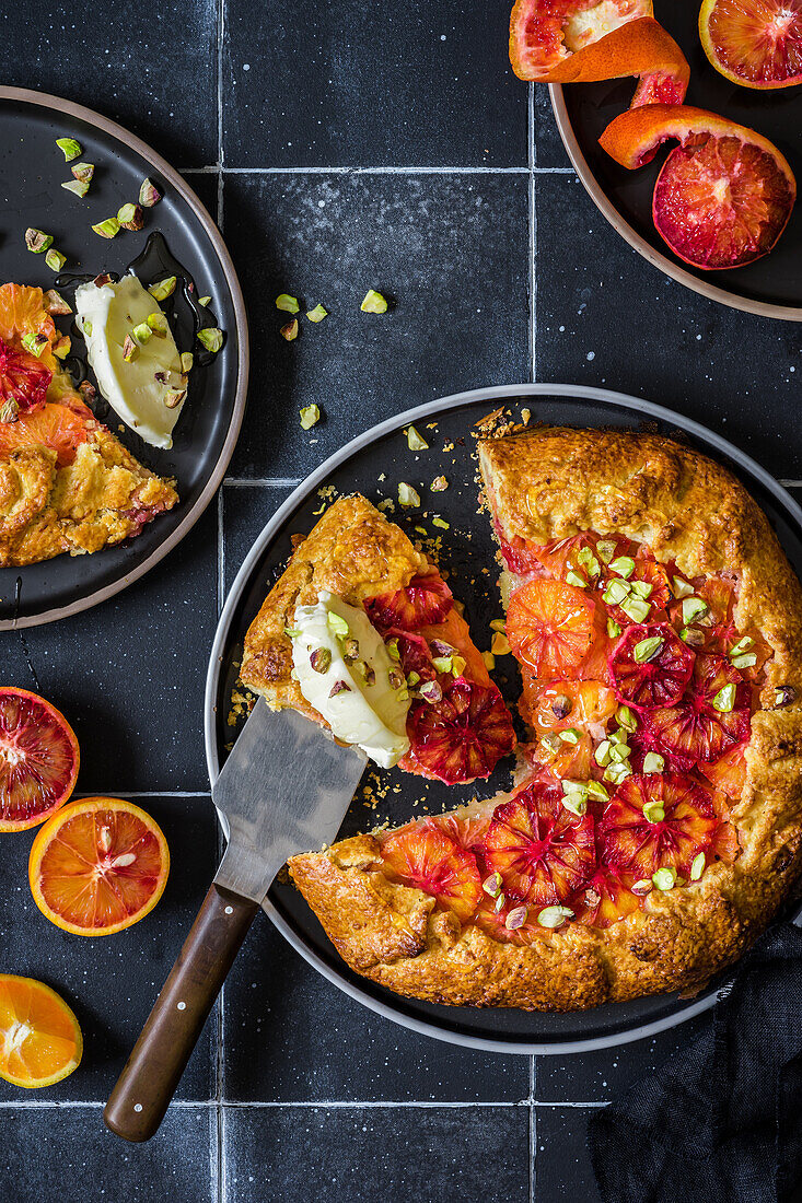 Blutorangen-Galette mit Pistazien