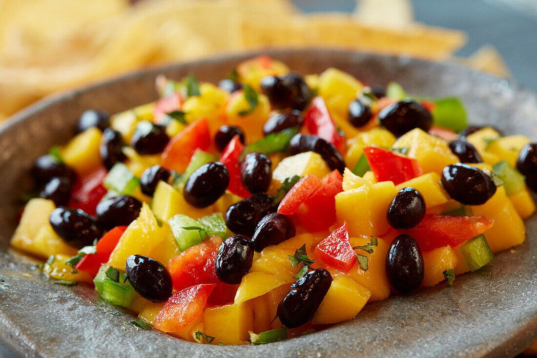 Mango-Salsa mit schwarzen Bohnen