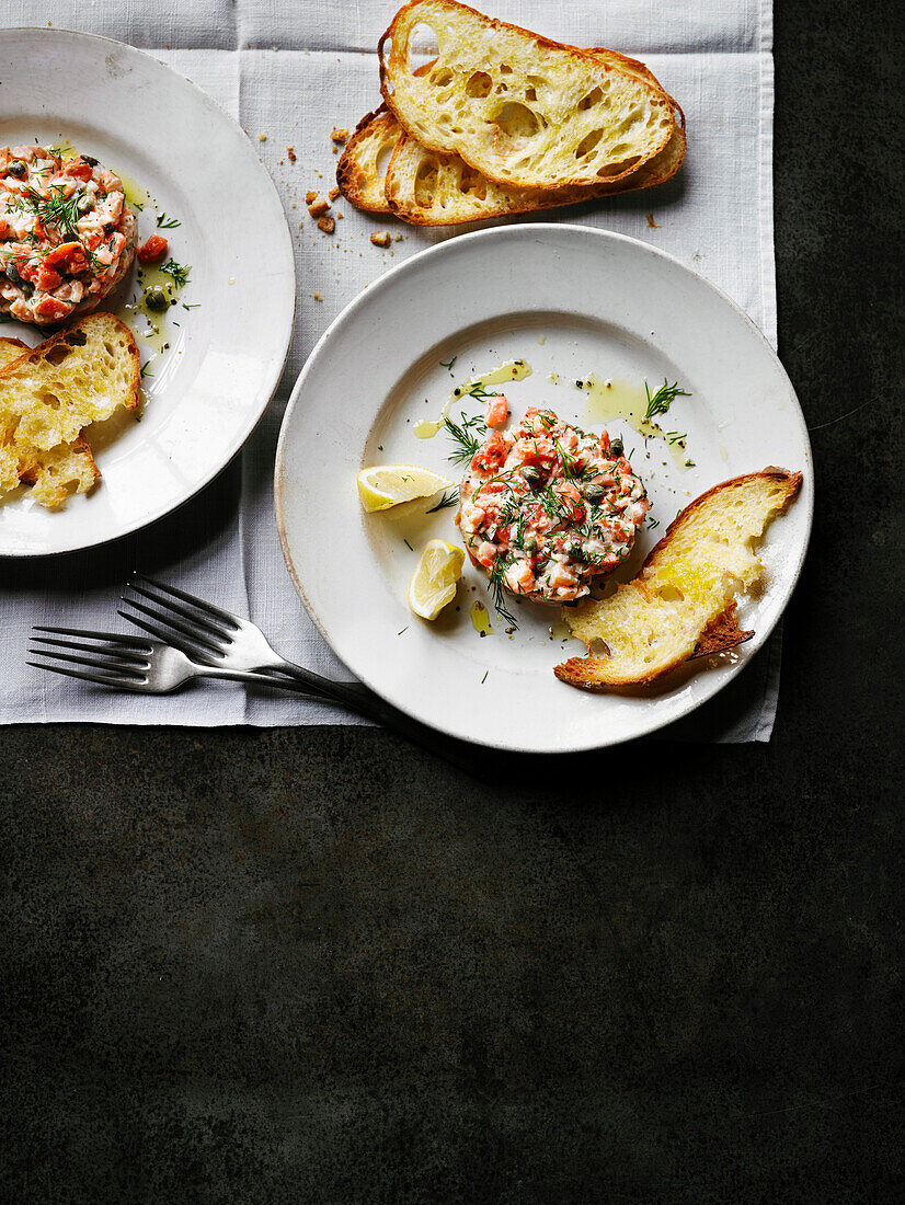 Smoky salmon tartare with lemon and capers