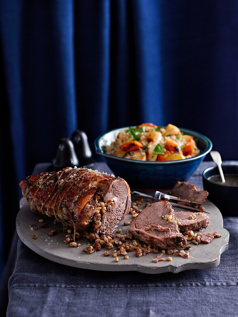 Braised lamb leg stuffed with raisins