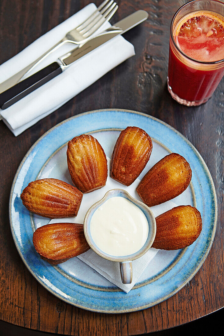 Freshly baked madeleines