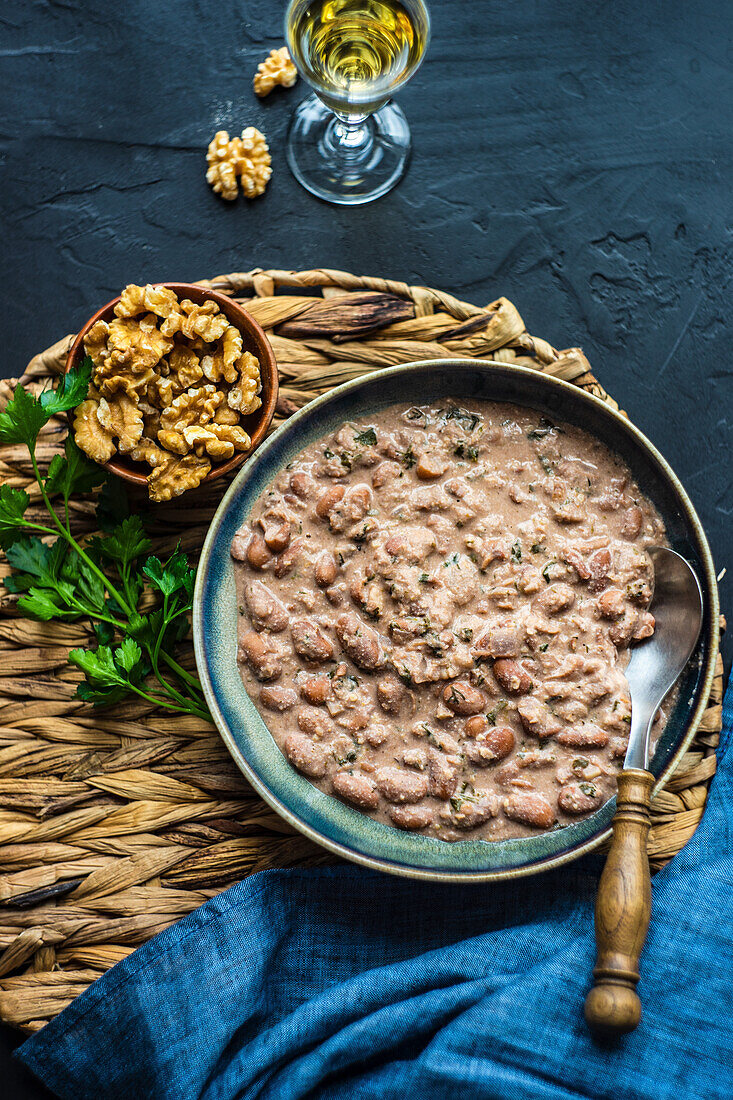 Lobio (Traditionelles Bohnengericht aus Georgien) mit Walnüssen