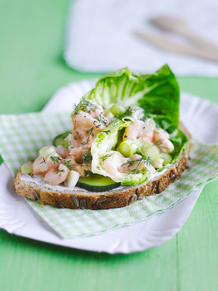 Krabbencocktail auf Brot