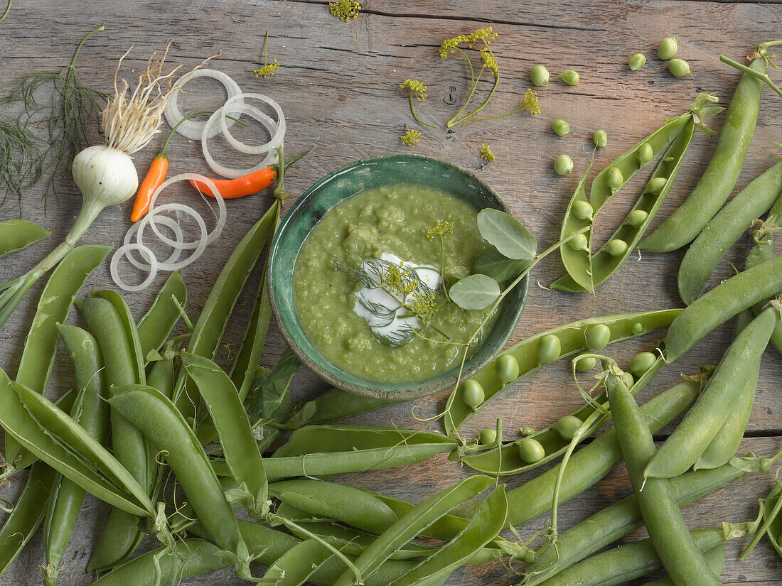 Erbsensuppe mit Zutaten