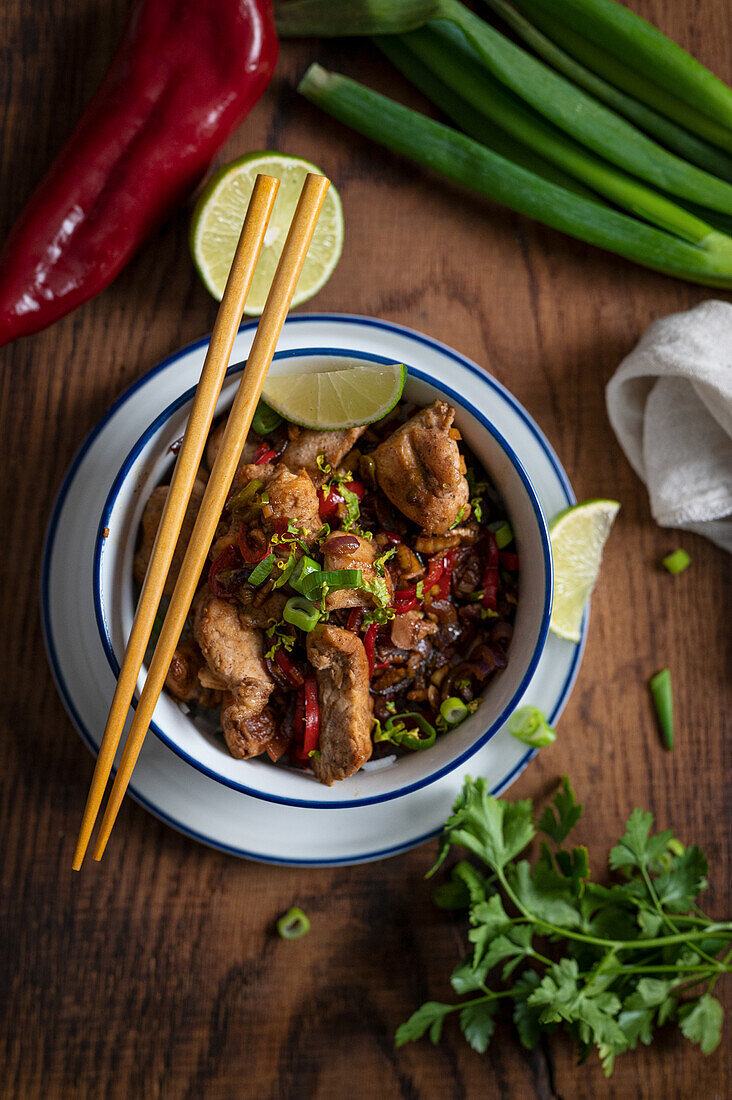 Hähnchen mit Gemüse aus dem Wok