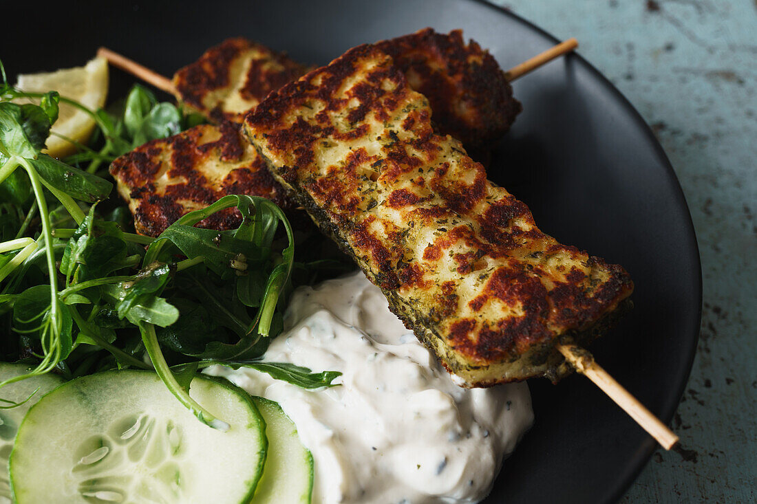 Gegrillte Pesto-Halloumispieße