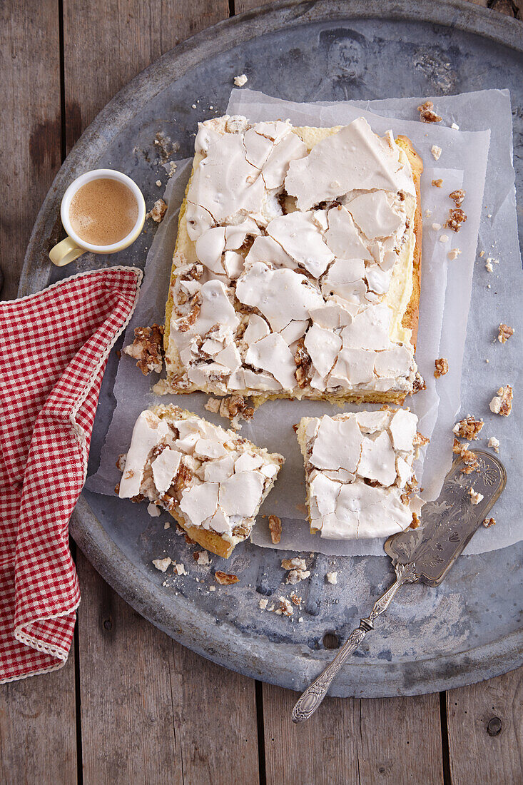 Walnut meringue slices