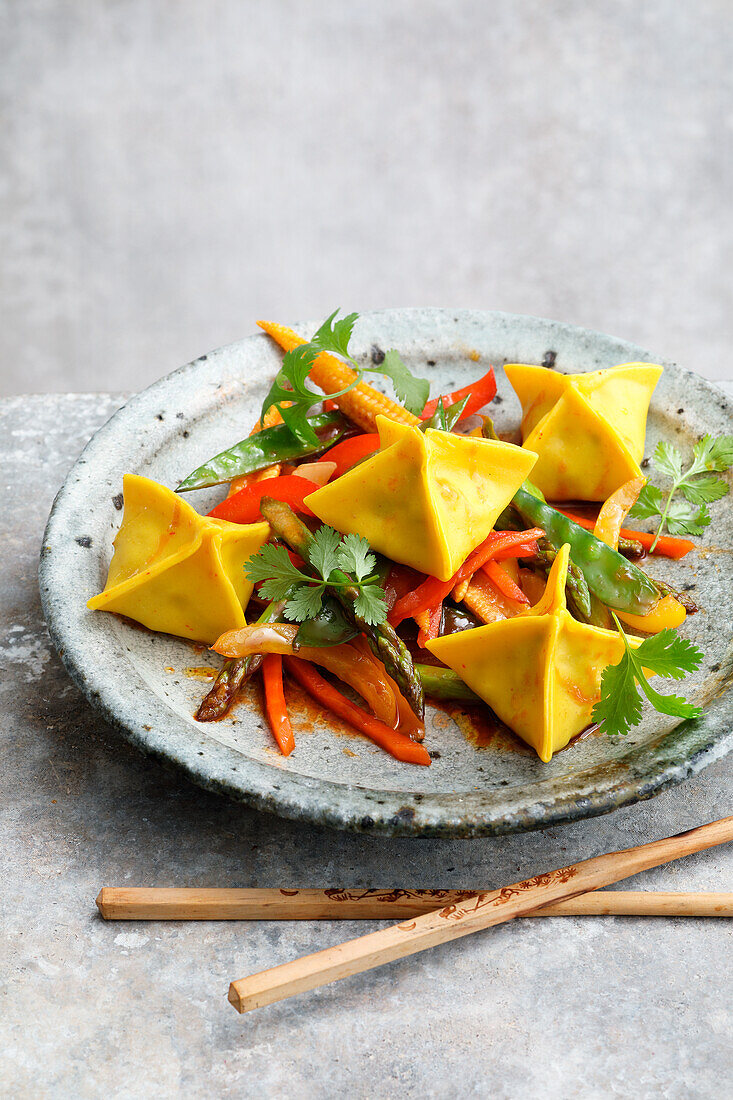 Steamed pasta pockets with vegetables