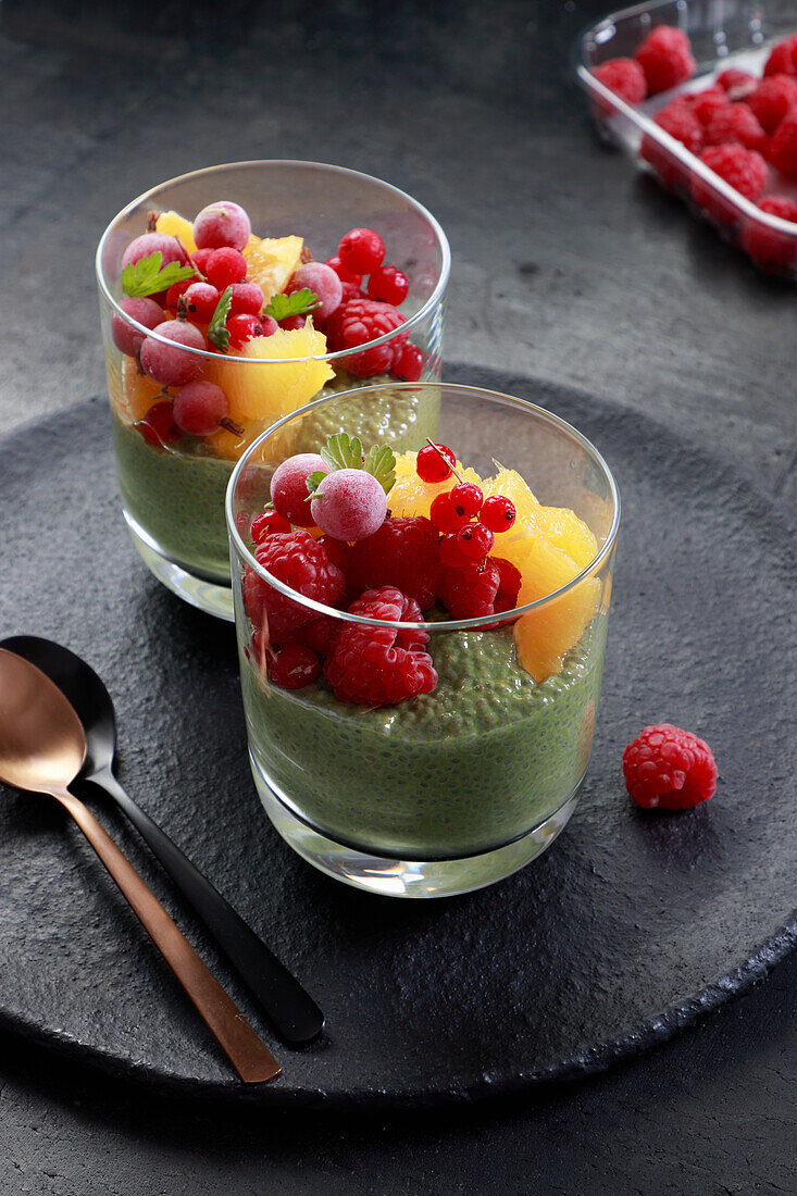 Chia with matcha and fruit