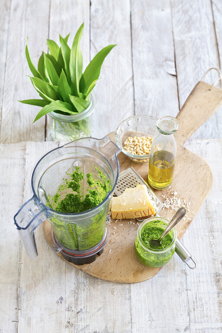 Bärlauchpesto mit Zutaten