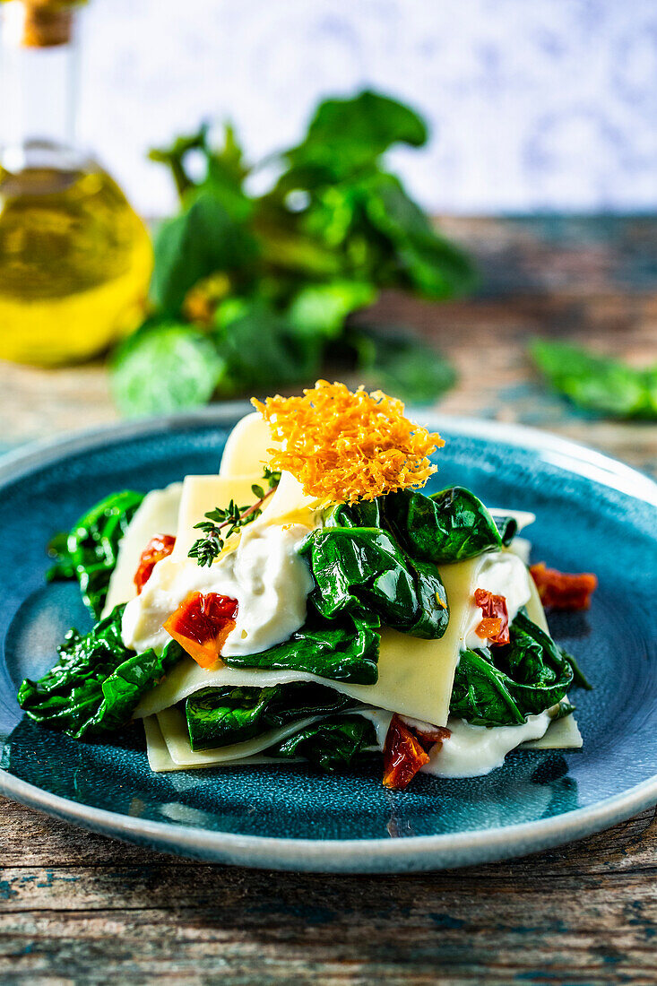 Spinach lasagna with ricotta and dried tomatoes