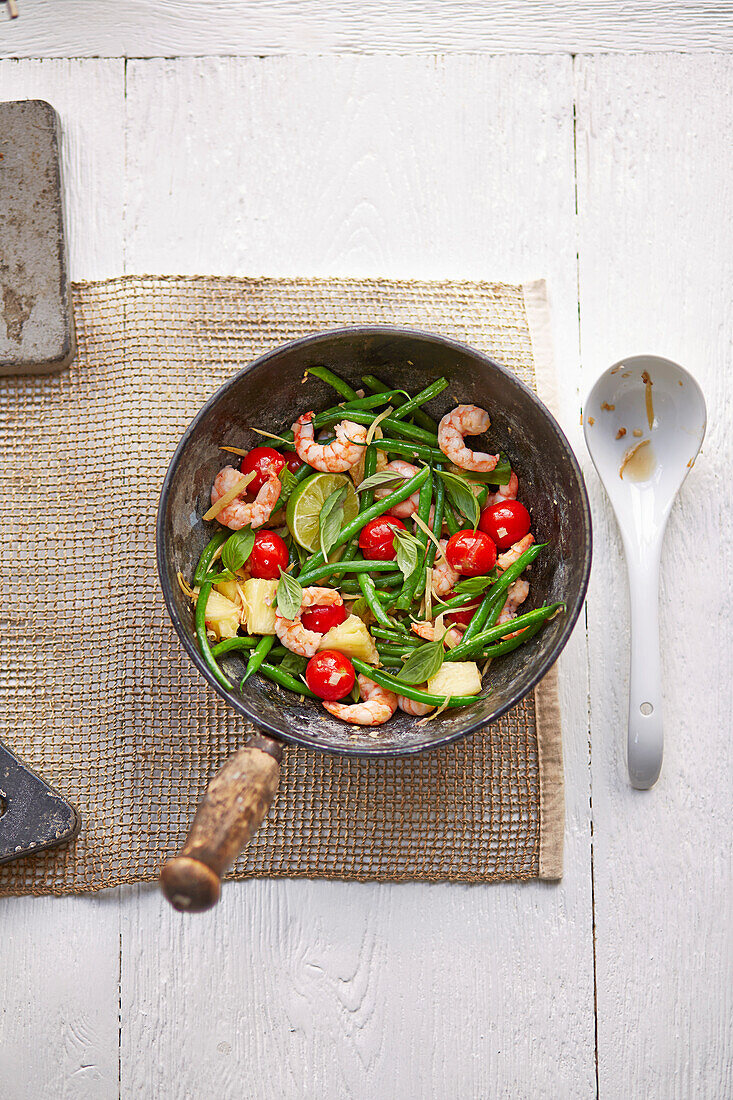 Thai prawns with pineapple and green beans