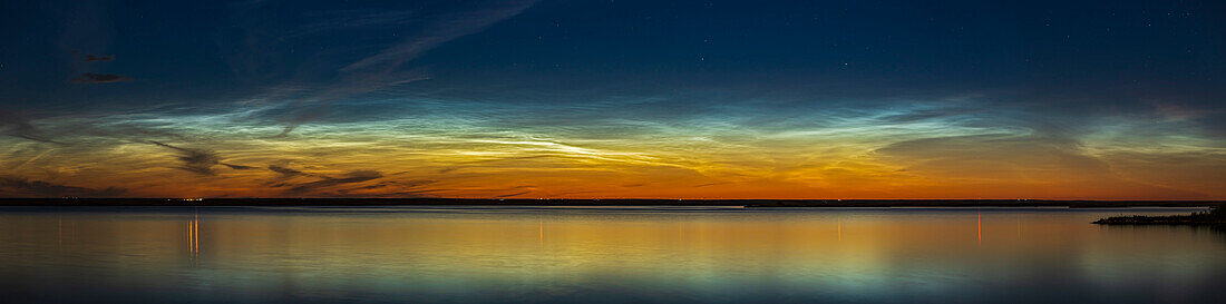 Noctilucent clouds in twilight