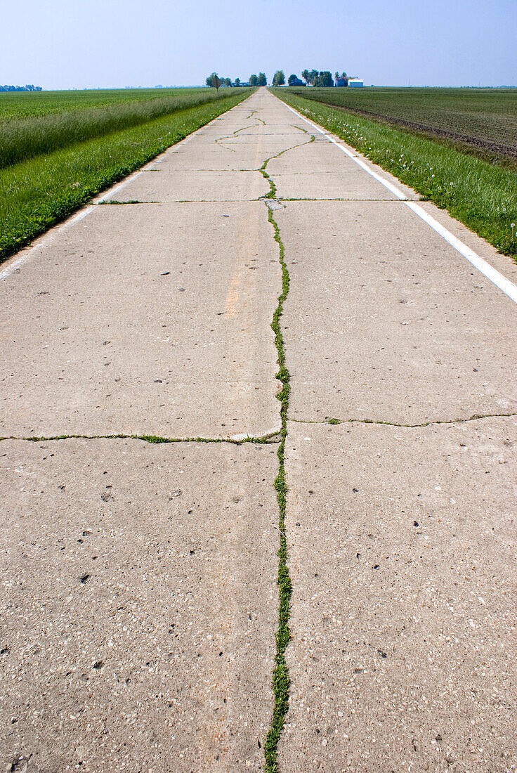 Route 66 cracked road in Illinois