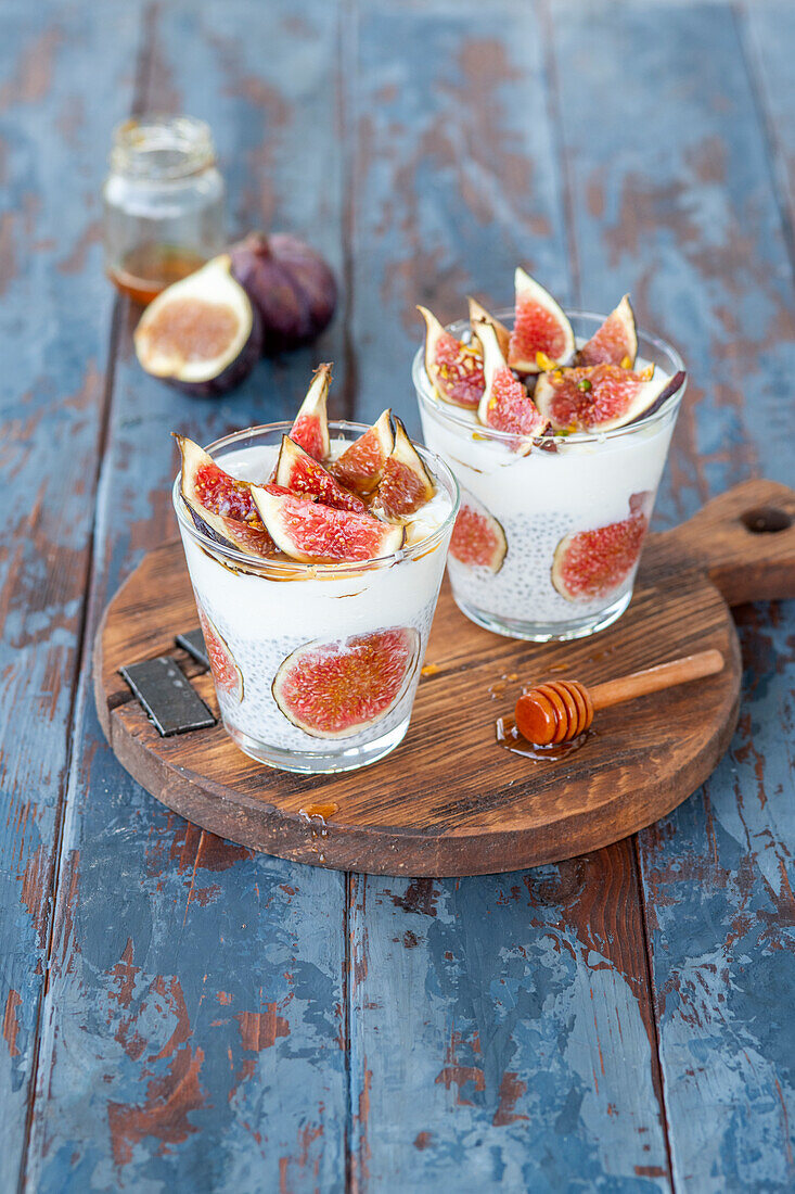 Chia pudding with figs