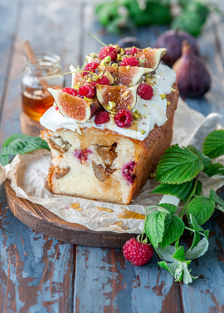 Fig and raspberry cake