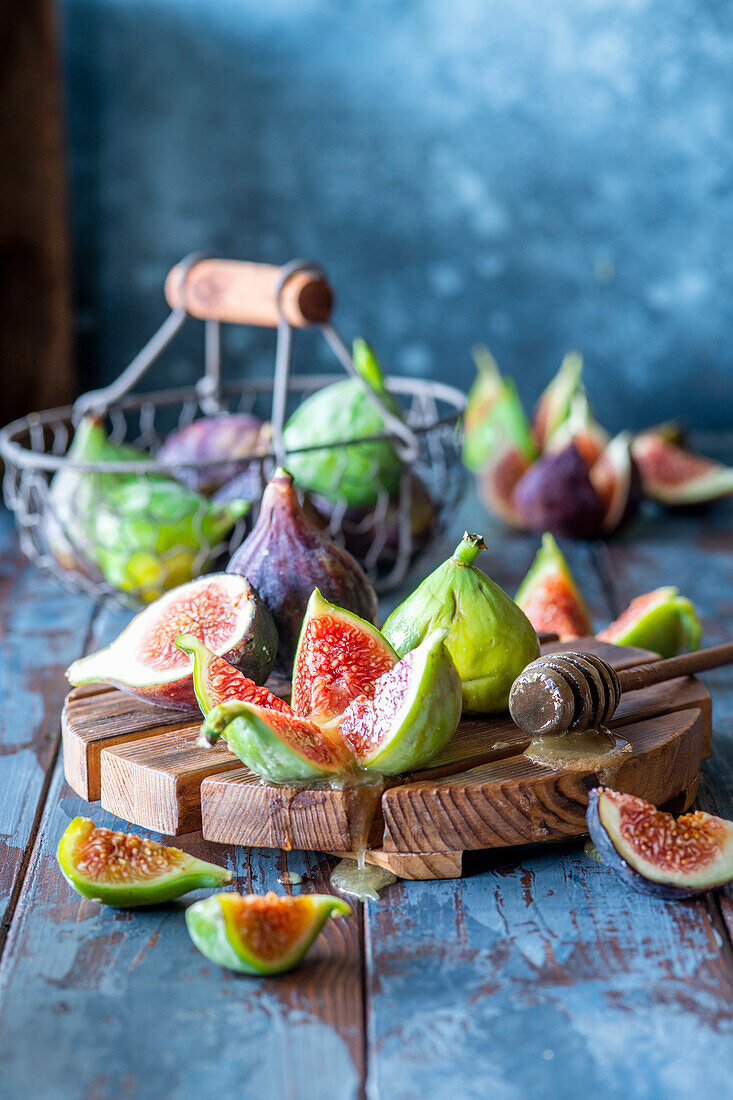 Fresh figs with honey