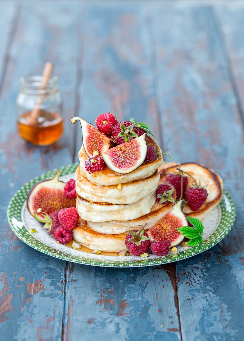 Pancakes with figs