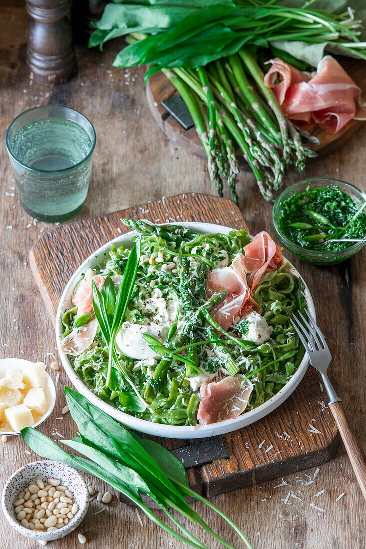 Wild garlic asparagus pasta with buratta and proscuitto