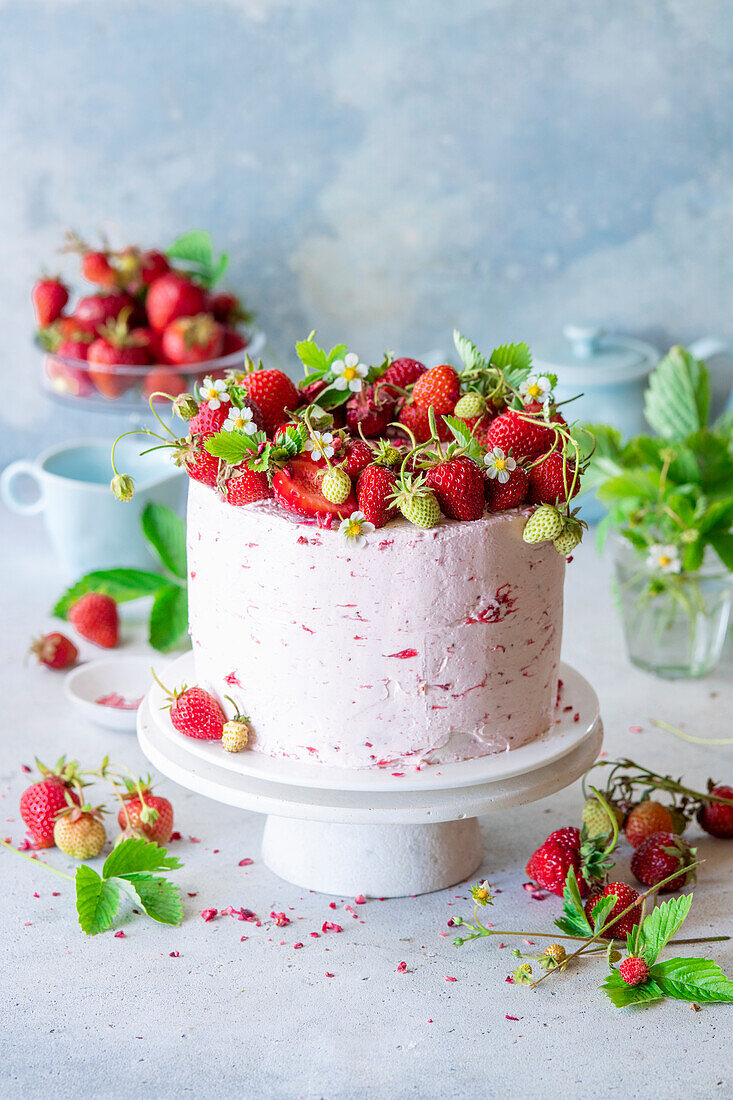 Strawberry buttercream cake