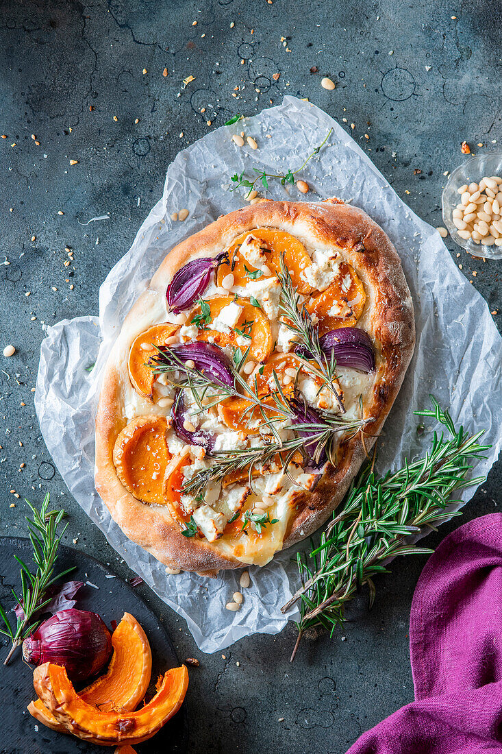 Pumpkin yeast cake with onion and feta