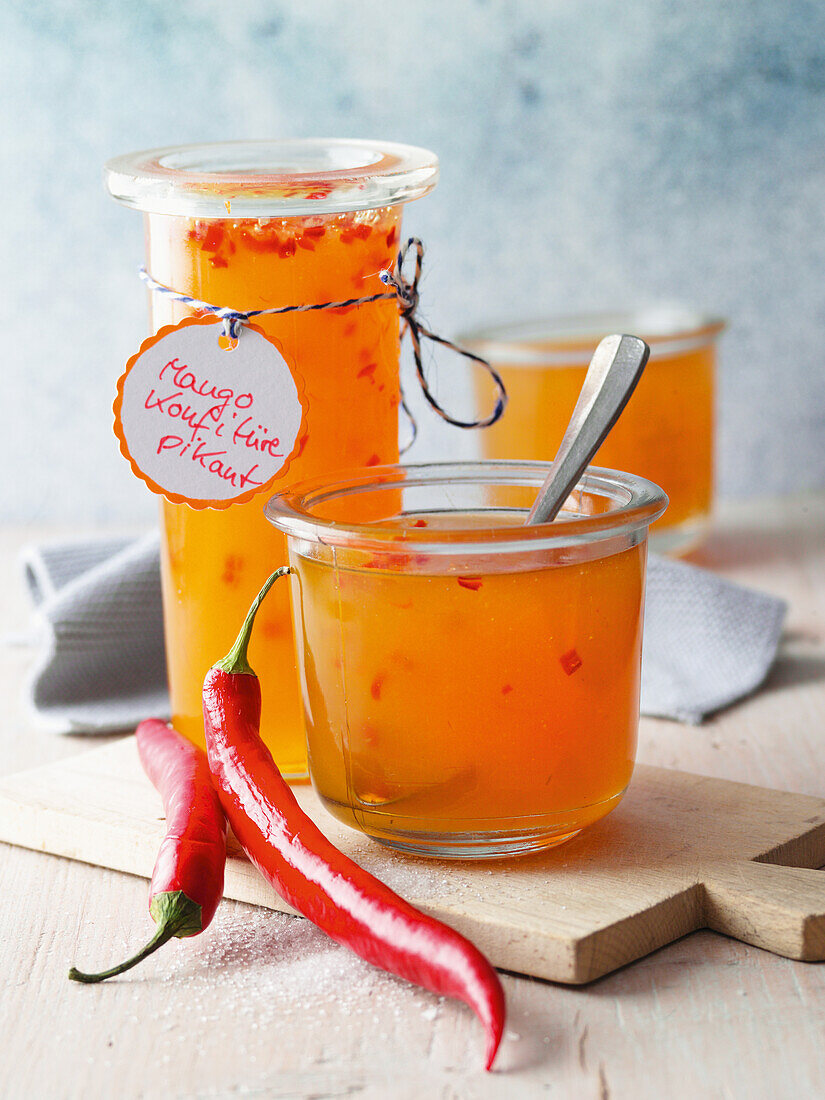 Mango jam with peppers and passion fruit juice