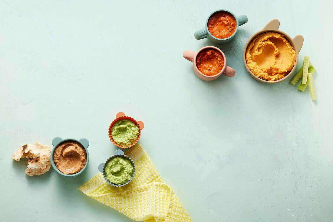 Gemüse-Dips aus Auberginen, Erbsen, Paprika, Kidneybohnen, Möhren