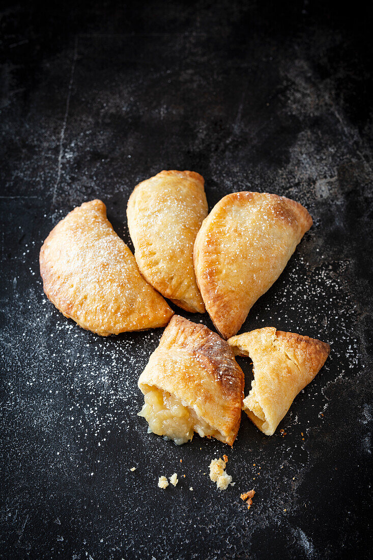 Apple hand pies made with ricotta dough (sugar-free)