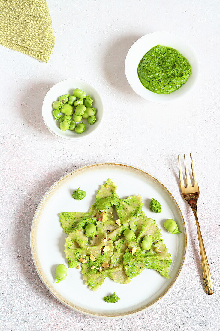 Farfalle mit grünem Bohnenpesto