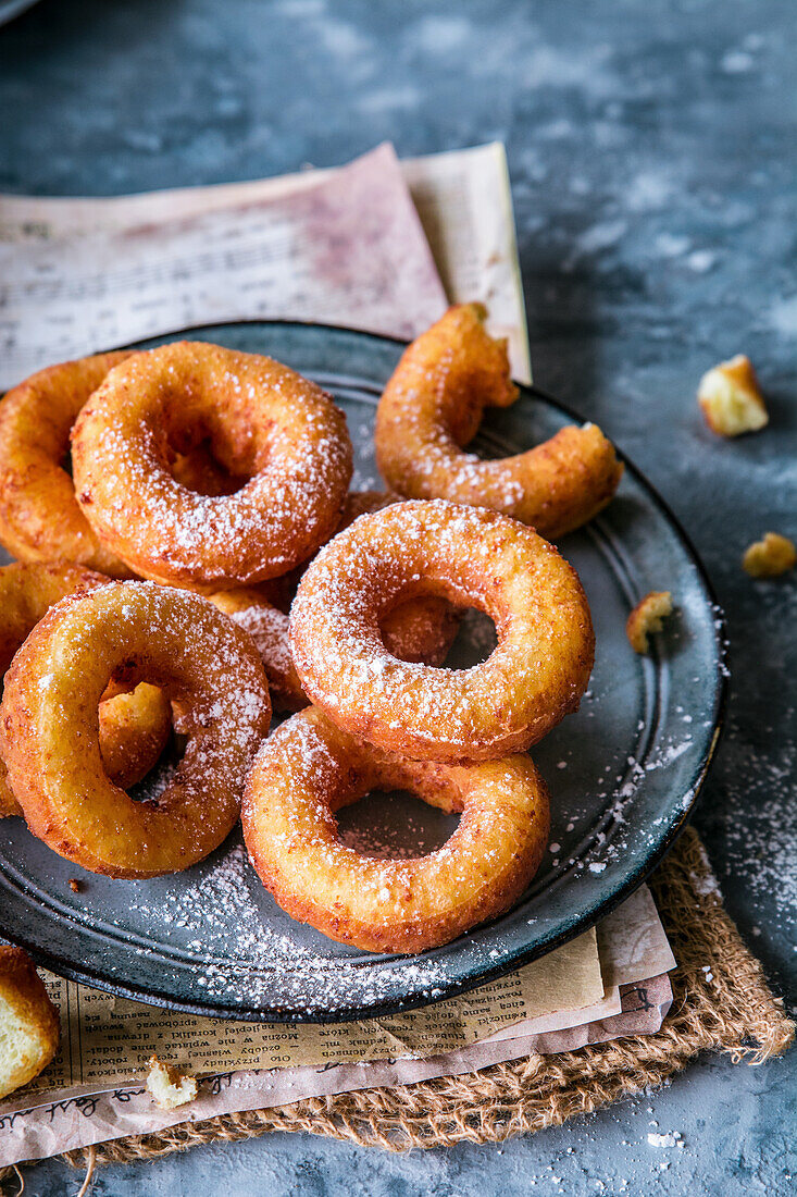 Sweet cheese rings for fat Thursday