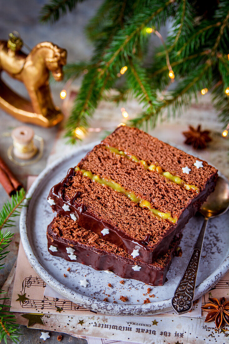 Schokoladen-Lebkuchen-Kuchen zu Weihnachten
