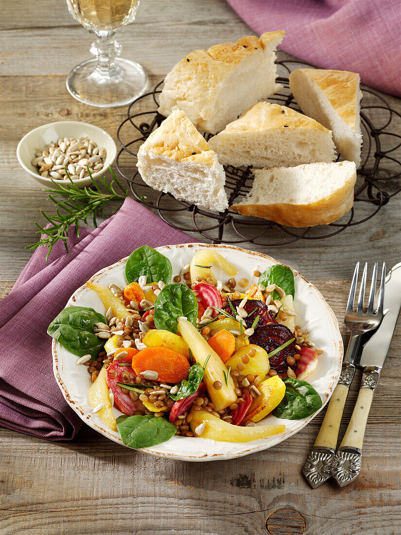 Gerösteter Linsensalat mit Babyspinat und Birnen