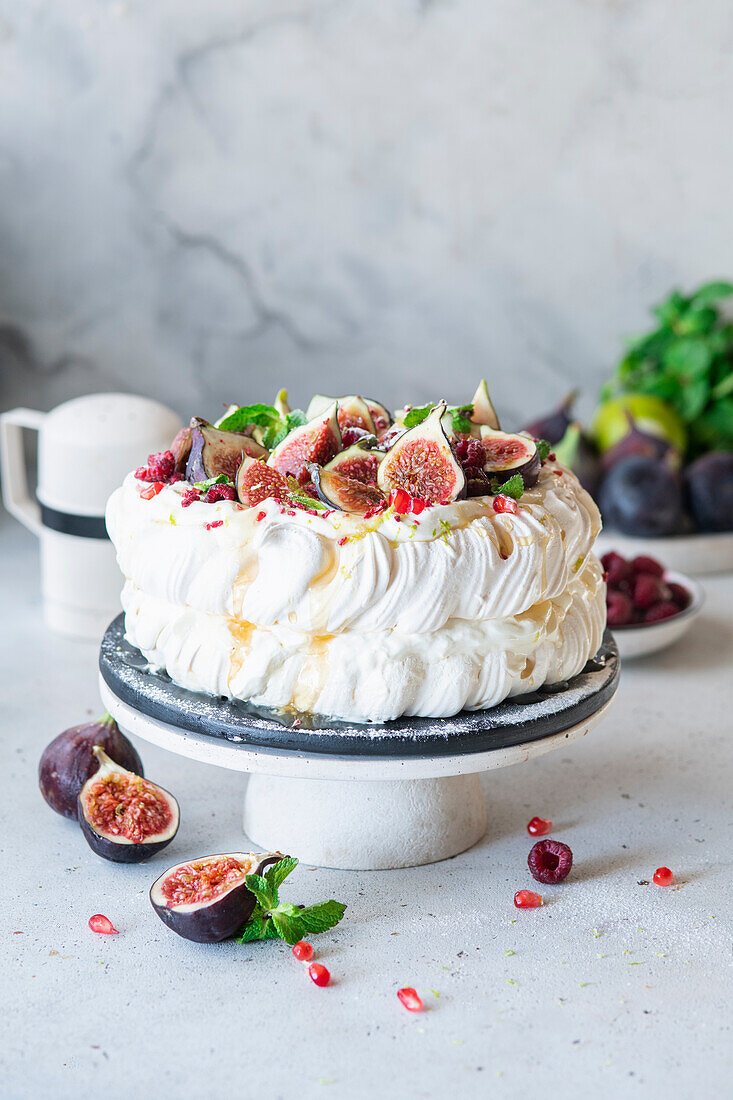 Fig pavlova