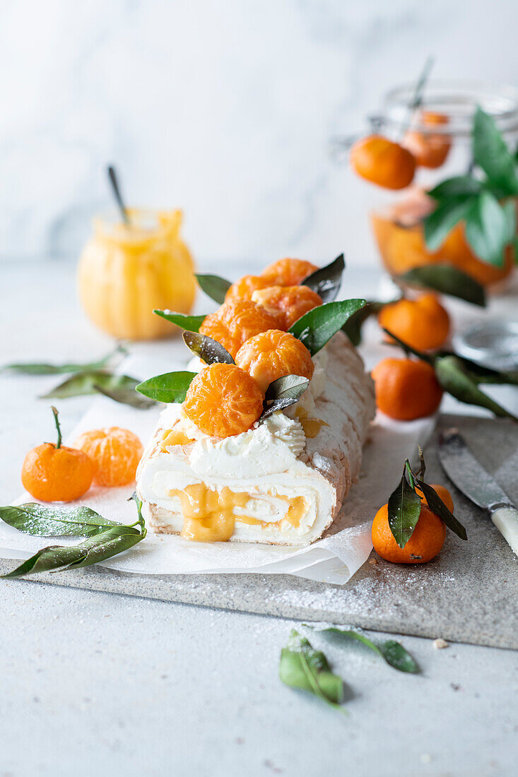 Meringue roll with tangerine curd