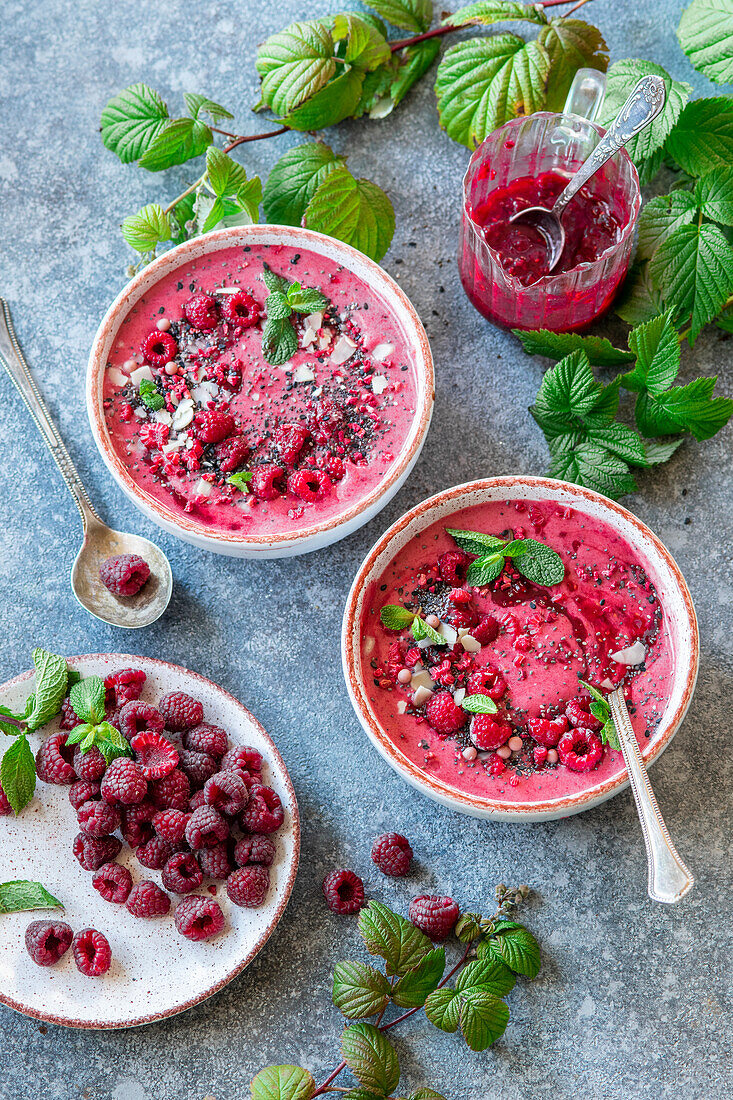 Raspberry smoothie bowl